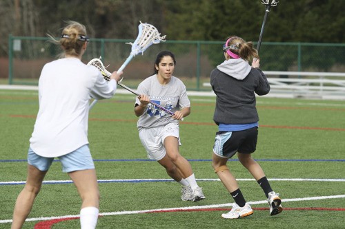 Liana Olson (center) works for the shot at practice Tuesday.