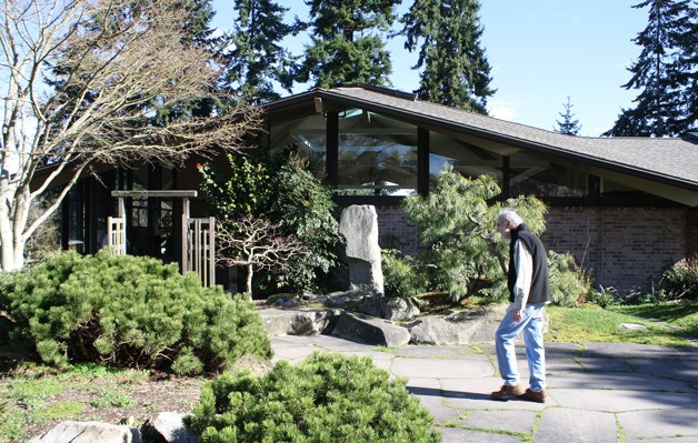 The Bainbridge Public Library.