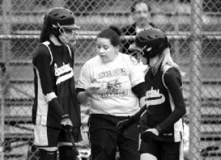 Head coach Liz McCloskey talks strategy with Clara Dunn (left) and Lauren Reichert during last week’s Metro title game versus Holy Names. Bainbridge beat Skyline 3-0 but lost to Issaquah 1-0.