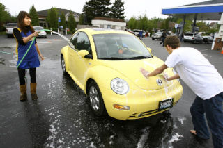 Jana Mittelstrass and Grant Kramer joined over a dozen other senior classmates on Friday to wash cars as a fundraiser for the Bainbridge Island Police Department. The morning was cool and business brisk too