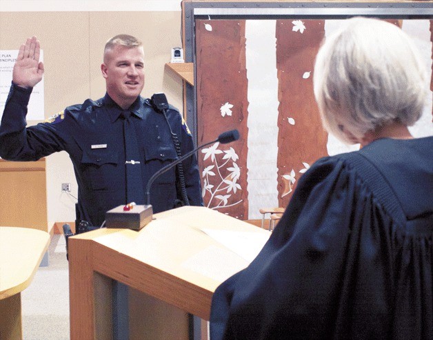 Judge Kathryn Carruthers swears in Bainbridge Island Police Department’s newest officer