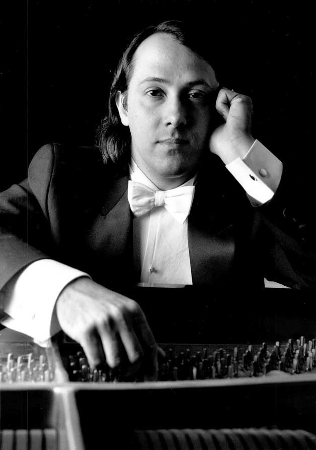 Mark Salman will perform on piano as the Bainbridge Symphony Orchestra presents Beethoven’s “Chorale Fantasy” at 'Raise the Roof' on Saturday