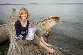 Rising island author Suzanne Selfors catches a gift from the sea. Catch her this Sunday at Eagle Harbor Book Co.