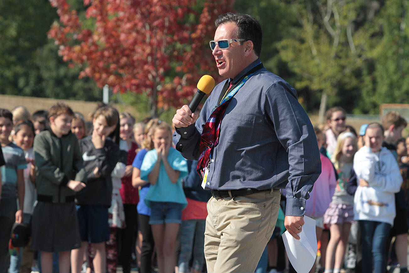 Sakai students get rousing welcome back