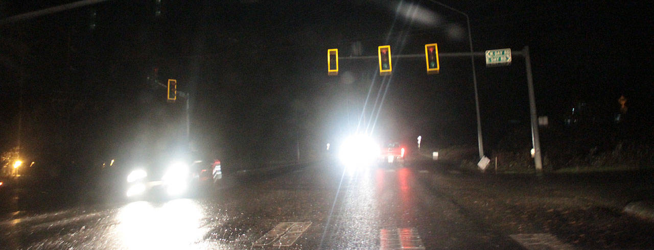 Traffic signals at Highway 305 and Day Road went dark during Friday’s windstorm. (Brian Kelly | Bainbridge Island Review)