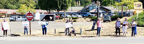 Locals rally in support of postal service