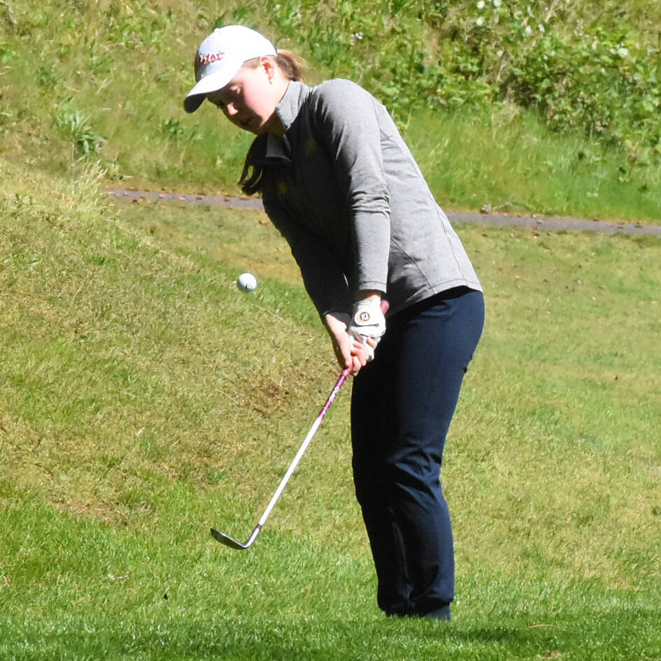 Spartan Sara Kreigh chips the ball onto the green.