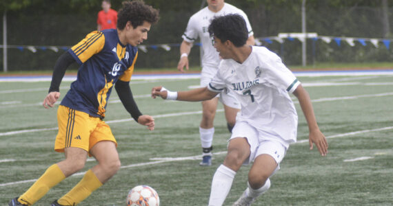 Steve Powell/Kitsap News Group photos
Junior Abe O’Connell (18) of Bainbridge dribbles and makes a move against MV.