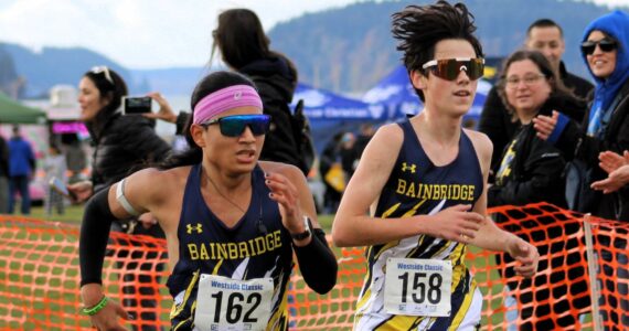 Elisha Meyer/Kitsap News Group photos
Bainbridge senior Marcus Stroman, left, makes a pass around sophomore teammate Ryan Dodge in the final sprint of districts Nov. 2.