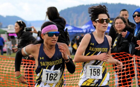 Elisha Meyer/Kitsap News Group photos
Bainbridge senior Marcus Stroman, left, makes a pass around sophomore teammate Ryan Dodge in the final sprint of districts Nov. 2.