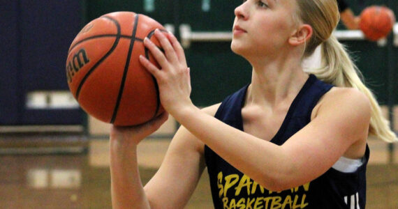 Elisha Meyer/Kitsap News Group photos
Bainbridge senior Sierra Berry takes a warm-up shot during the Spartans’ first week of practices.