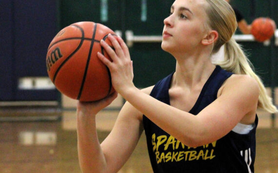 Elisha Meyer/Kitsap News Group photos
Bainbridge senior Sierra Berry takes a warm-up shot during the Spartans’ first week of practices.