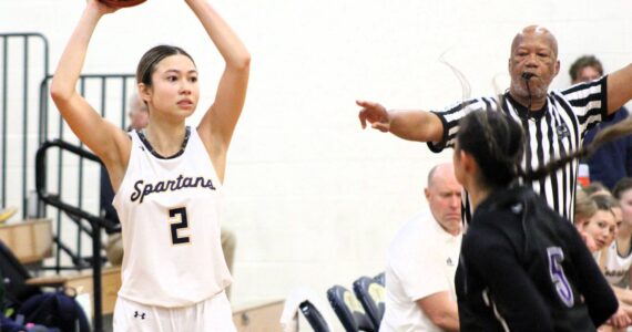 Elisha Meyer/Kitsap News Group photos
Bainbridge senior Hannah Bounketh scans the court for a teammate to inbound to.