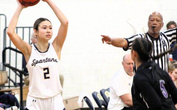 Elisha Meyer/Kitsap News Group photos
Bainbridge senior Hannah Bounketh scans the court for a teammate to inbound to.